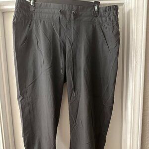 Tek Gear XL Charcoal Gray Capri Joggers